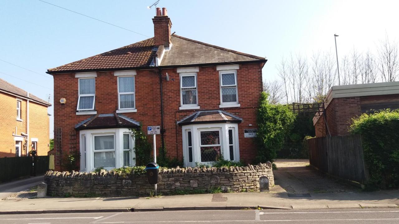 Crestwell House Bed and Breakfast Eastleigh Exteriör bild