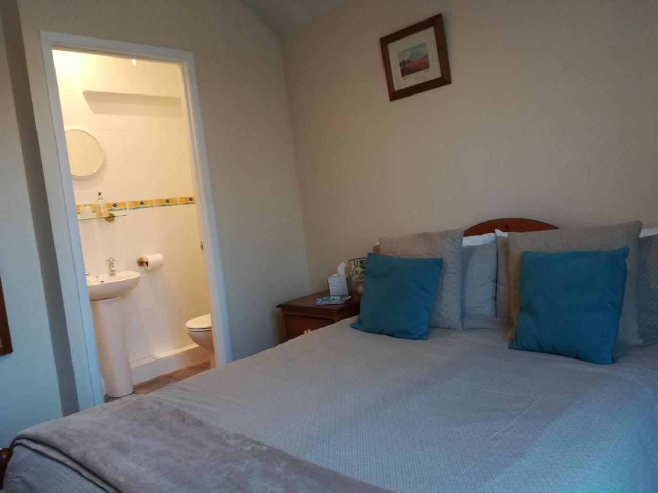 Crestwell House Bed and Breakfast Eastleigh Exteriör bild