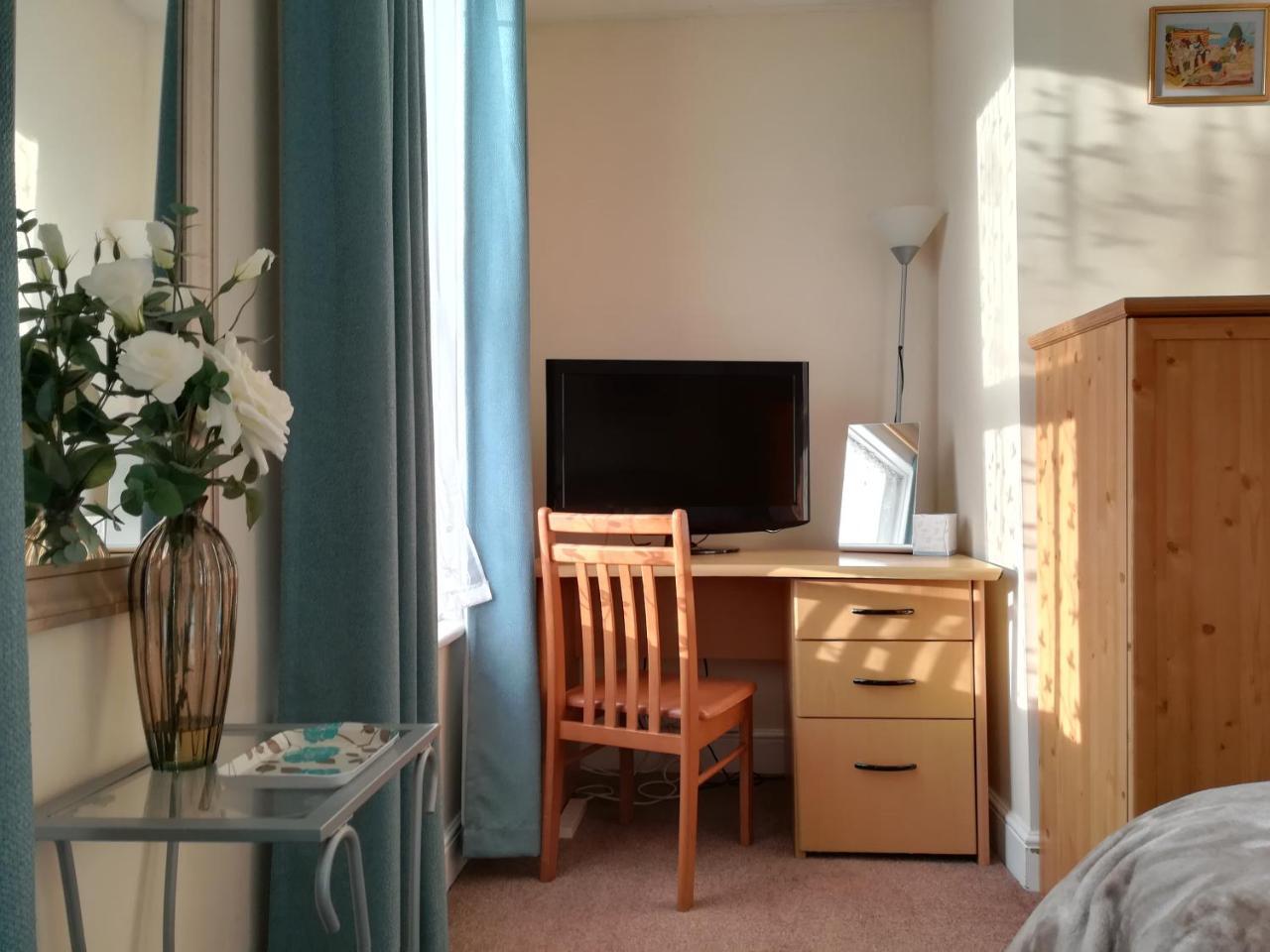 Crestwell House Bed and Breakfast Eastleigh Exteriör bild