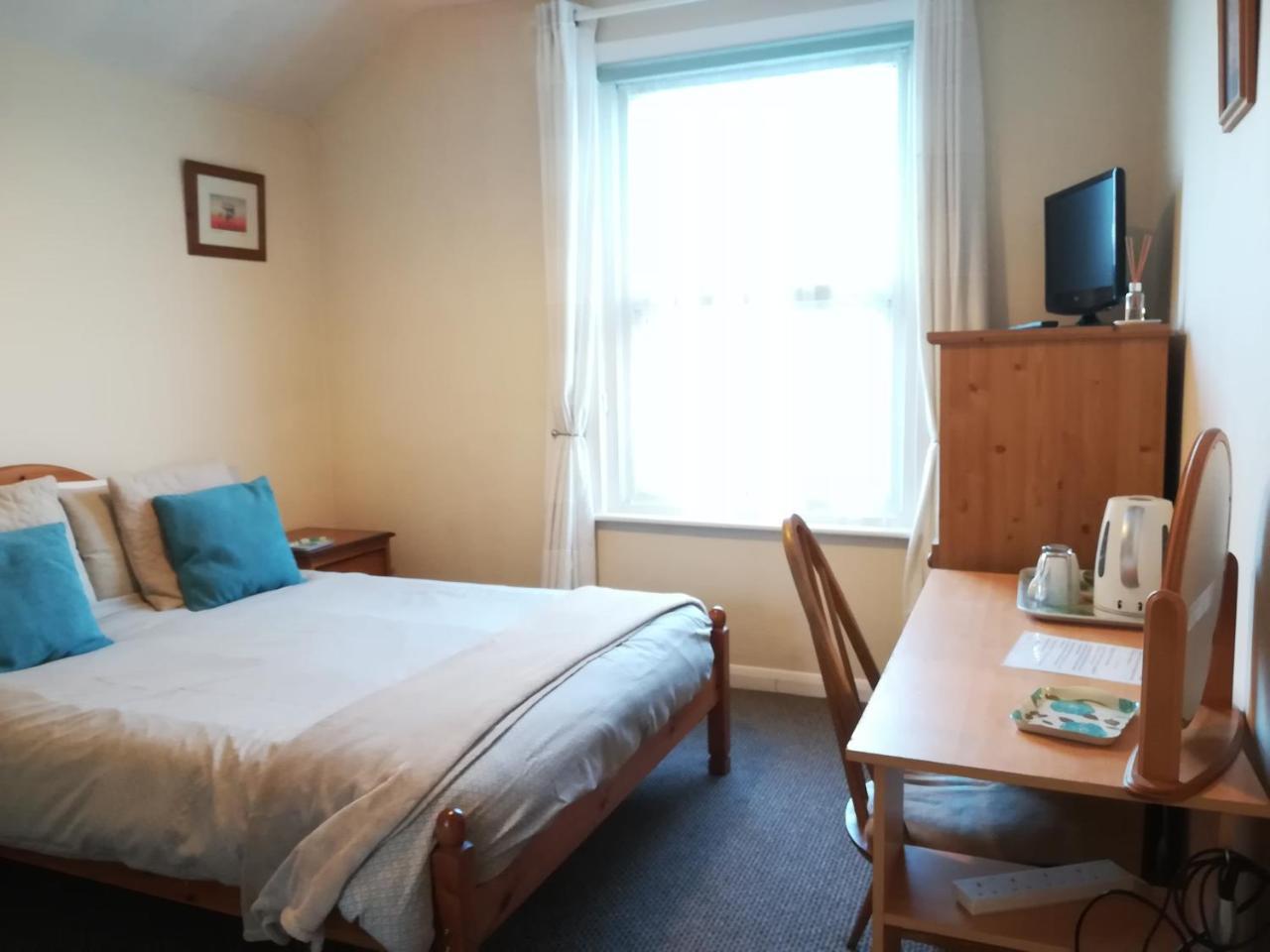 Crestwell House Bed and Breakfast Eastleigh Exteriör bild